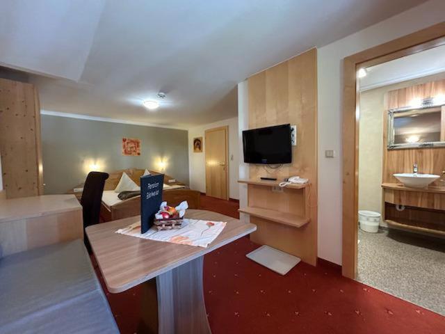 Pension Edelweiss Breitenbach am Inn ภายนอก รูปภาพ