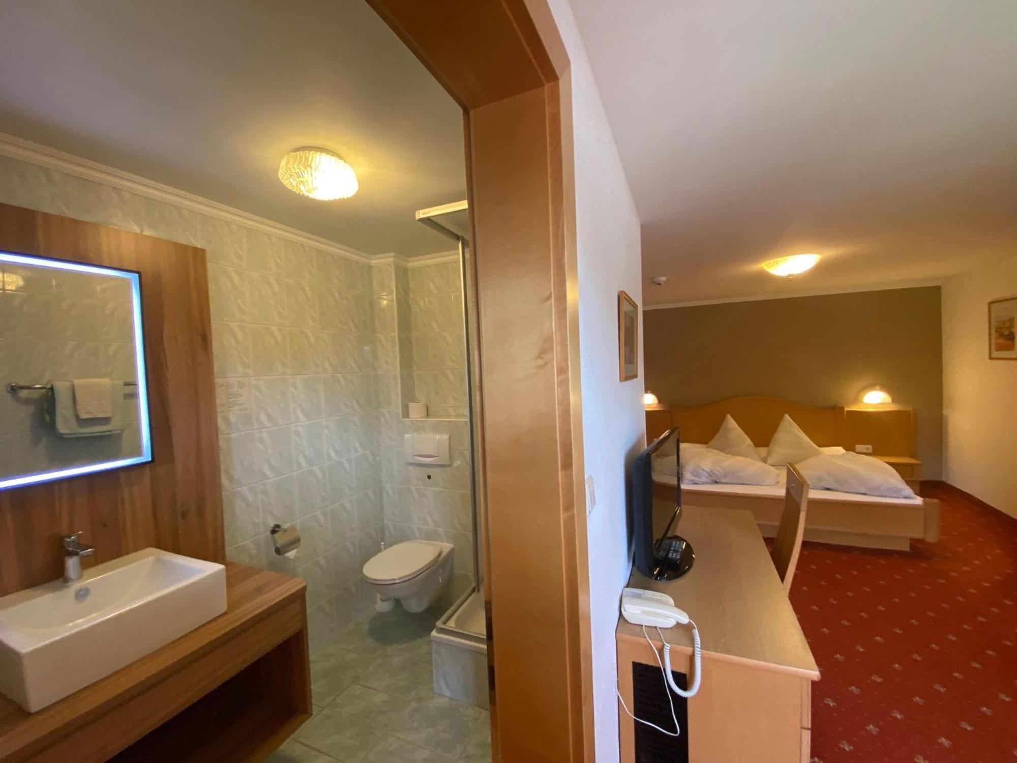 Pension Edelweiss Breitenbach am Inn ภายนอก รูปภาพ