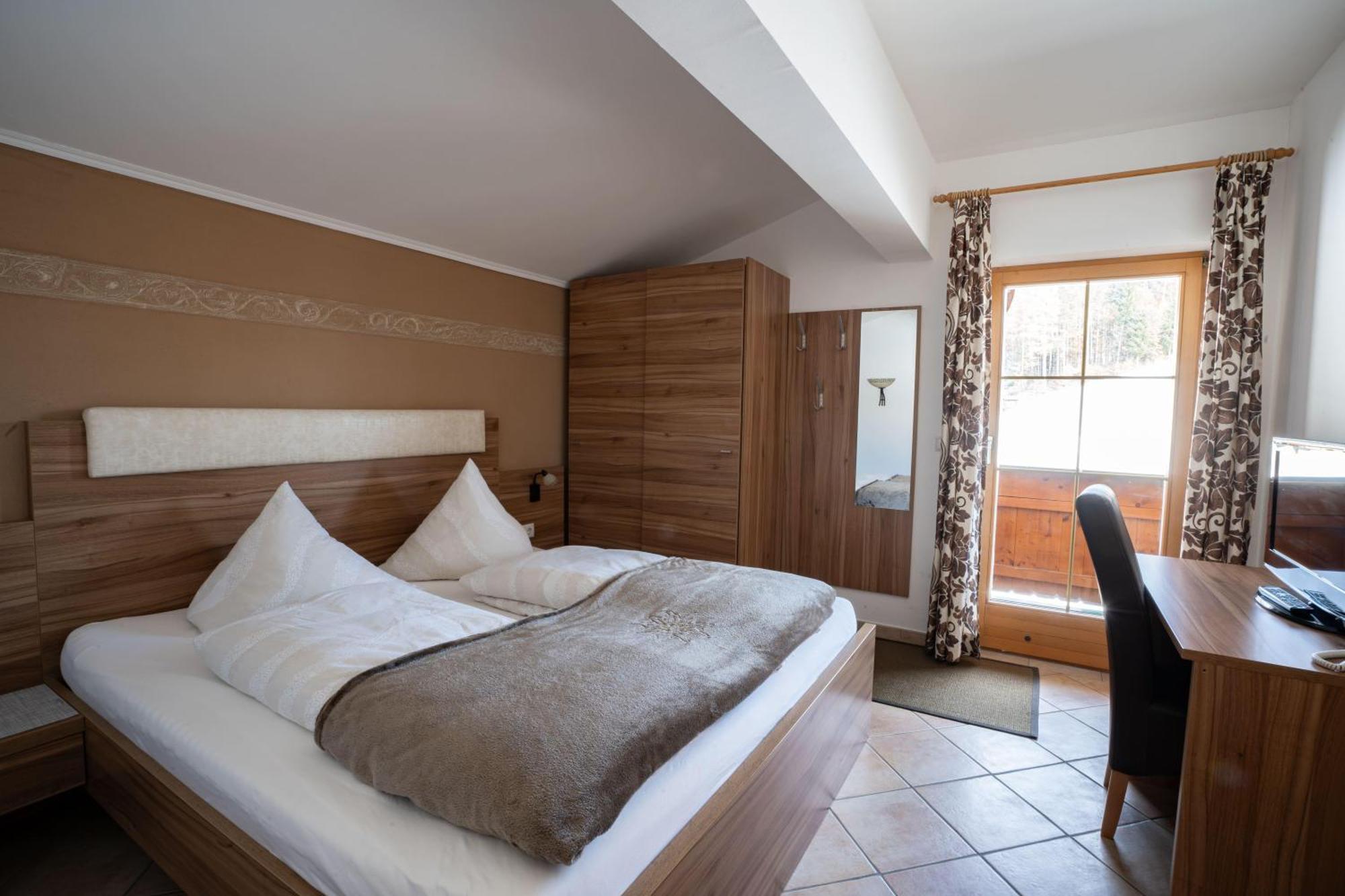 Pension Edelweiss Breitenbach am Inn ภายนอก รูปภาพ