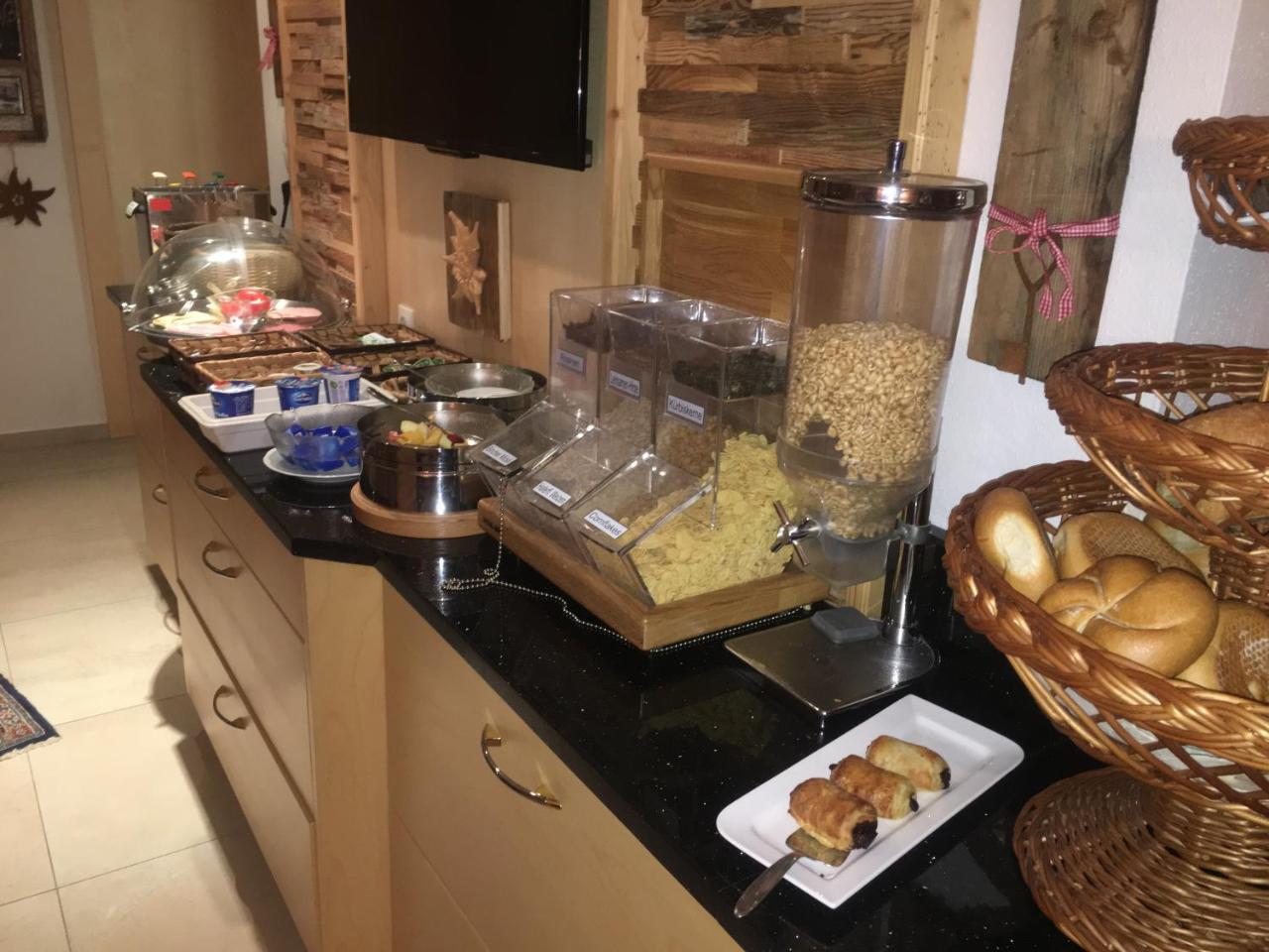 Pension Edelweiss Breitenbach am Inn ภายนอก รูปภาพ